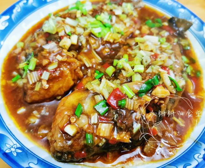 细嫩鲜香家常红烧小鲫鱼